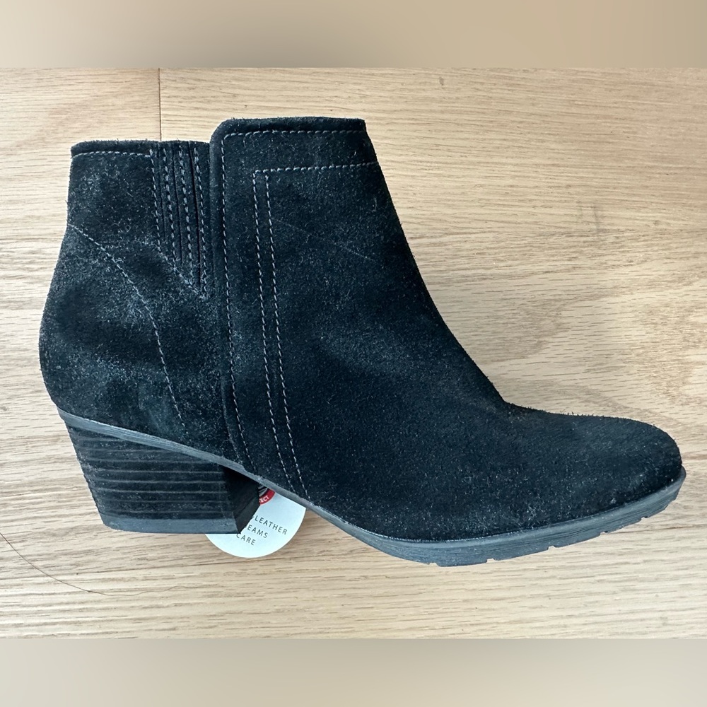 Brand new waterproof black suede ankle boots size 7.5